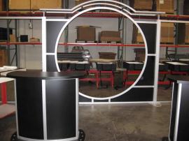 10' x 20' Visionary Designs Hybrid Display with Circle Graphic and LTK-1103 Tower with Shelves